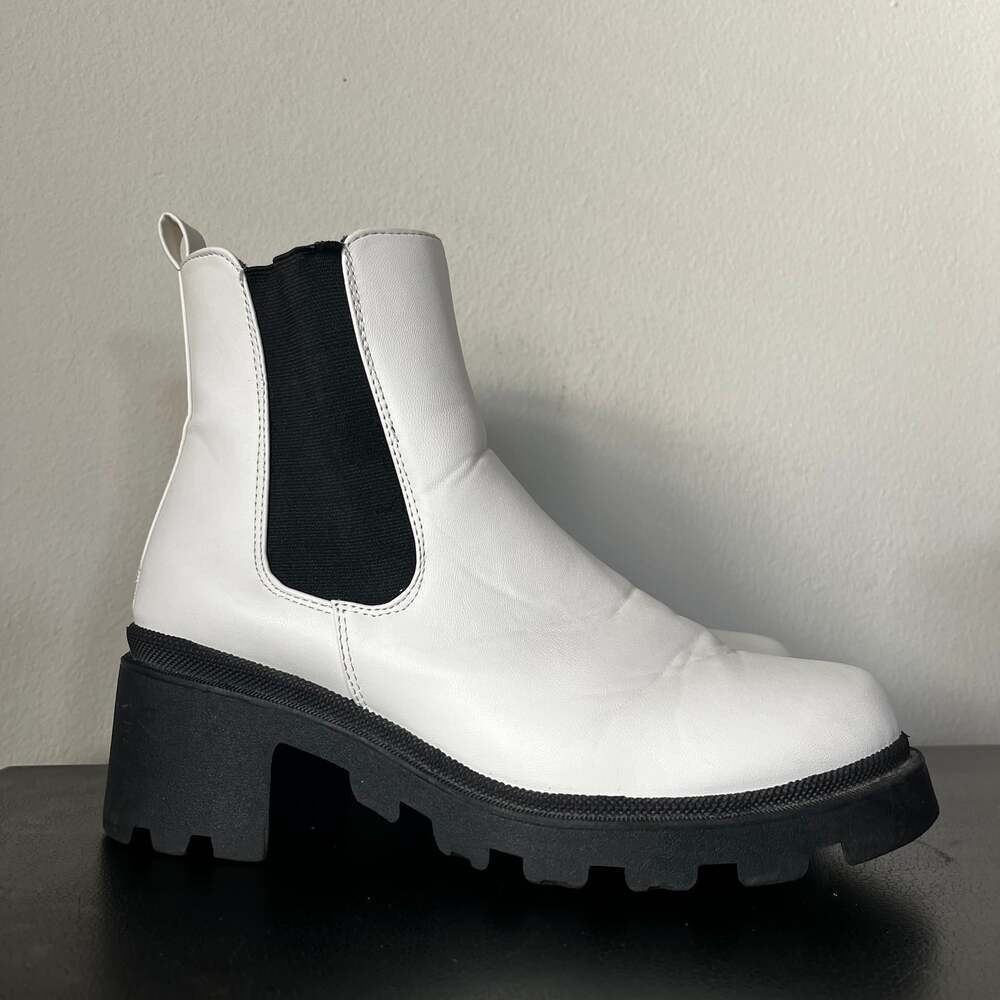 Wild Diva Size 8.5 Faux Leather Chunky Lug Sole Block Heel Chelsea Boots